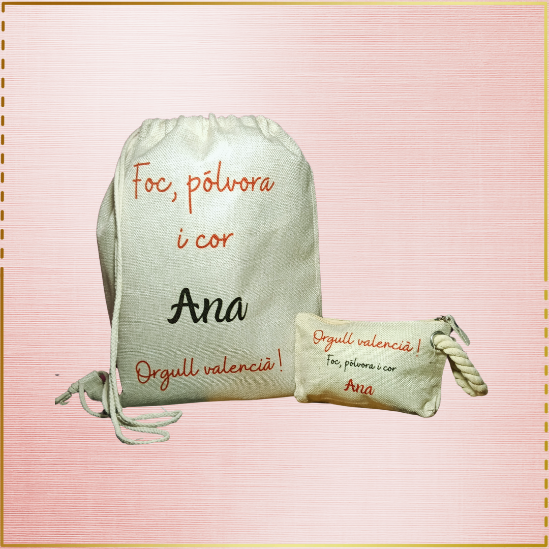 Pack de mochila y neceser personalizados con frase “Foc, pólvora i cor” y nombre, con texto “Orgull valencià”, regalo práctico y emotivo inspirado en las Fallas de Valencia