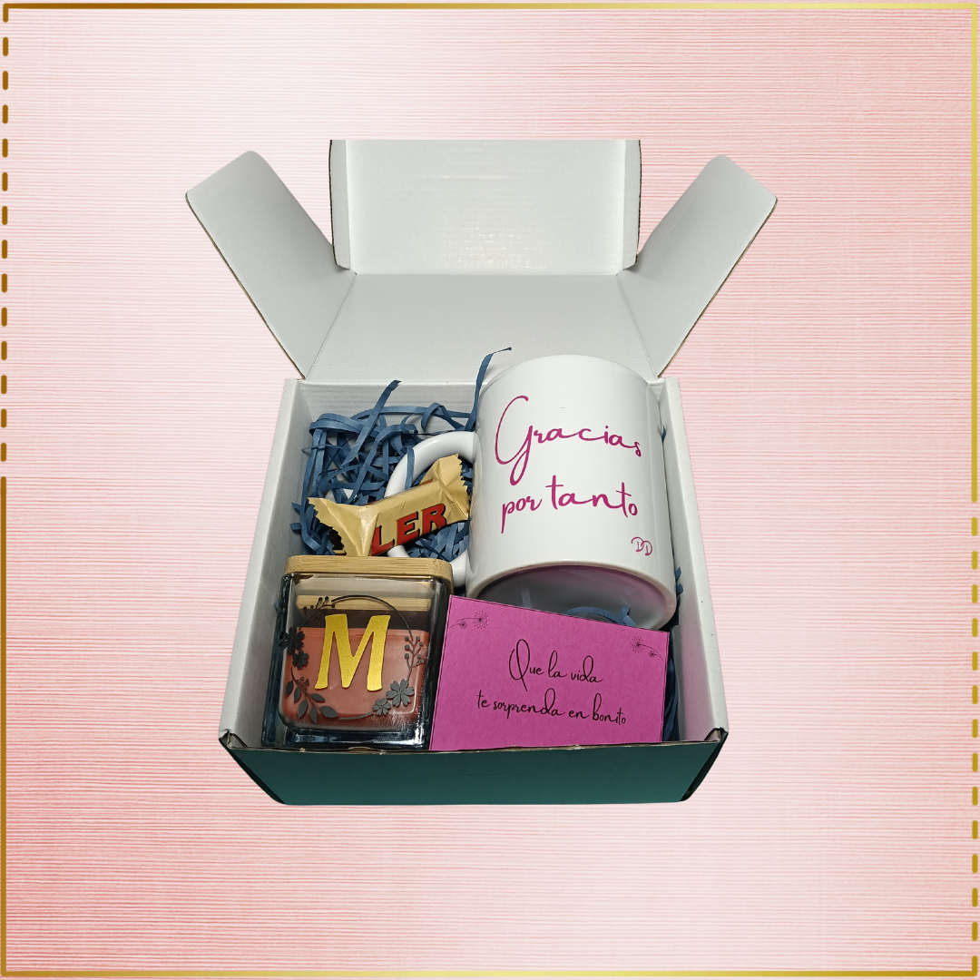 Pack con taza y vela perfumada.