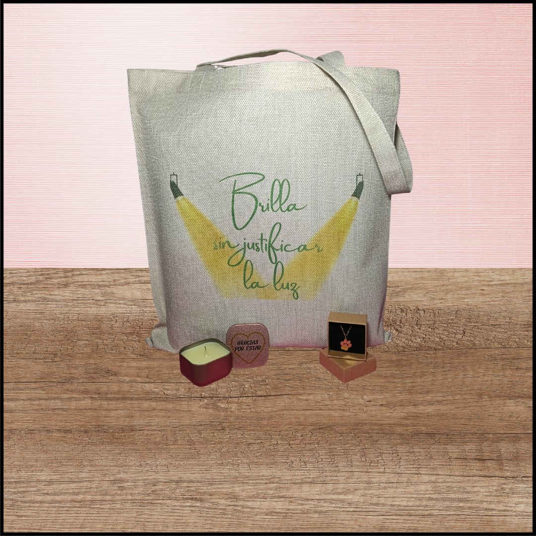 Pack con bolsa tote, vela perfumada y colgante huella.