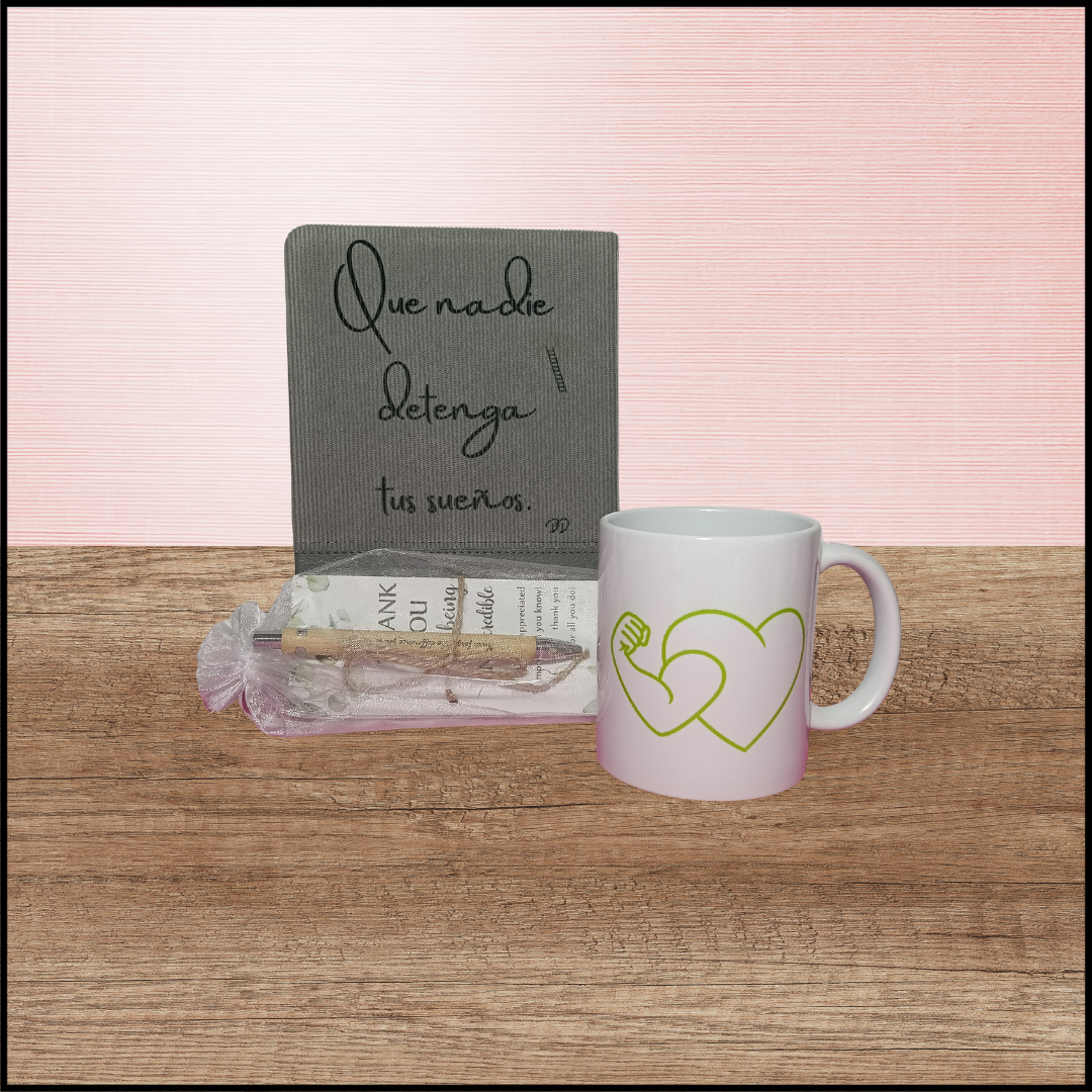 Pack con taza, cuaderno y bolígrafo.