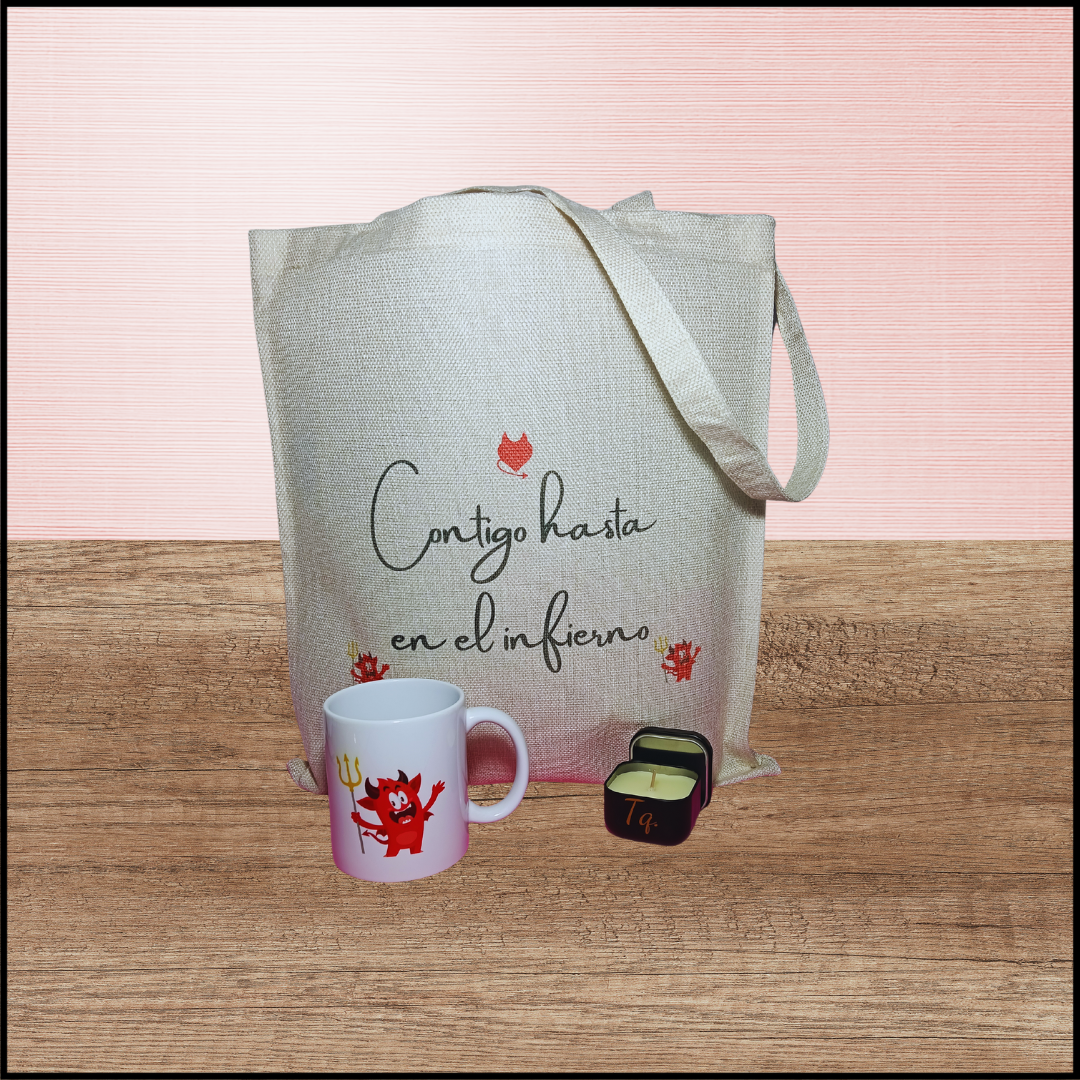 Pack con bolsa tote, taza y vela perfumada.