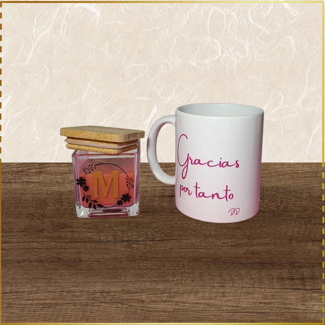 Pack regalo con taza y vela aromática personalizadas. Regalos DD