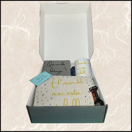 Pack regalo con taza personalizada, bolsa personalizada y cuaderno personalizado. Regalos DD