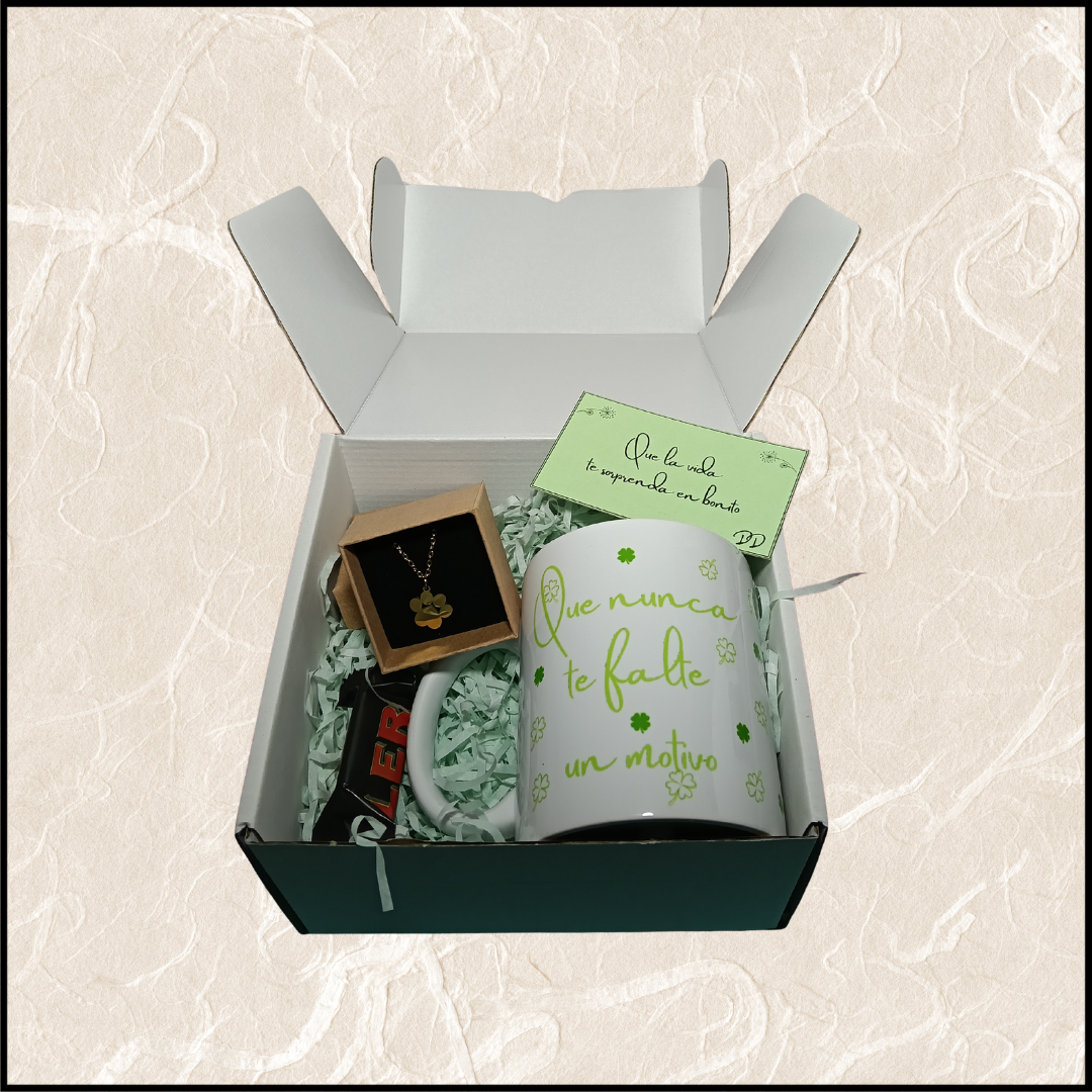 Pack regalo con taza personalizada y colgante de huella d emascota. Regalos DD