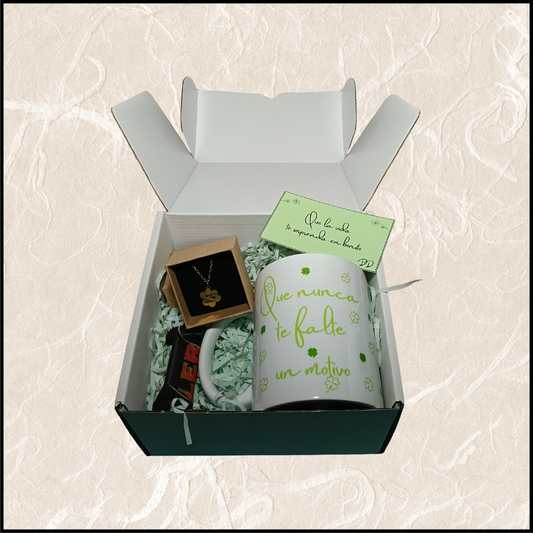 Pack regalo con taza personalizada y colgante de huella d emascota. Regalos DD
