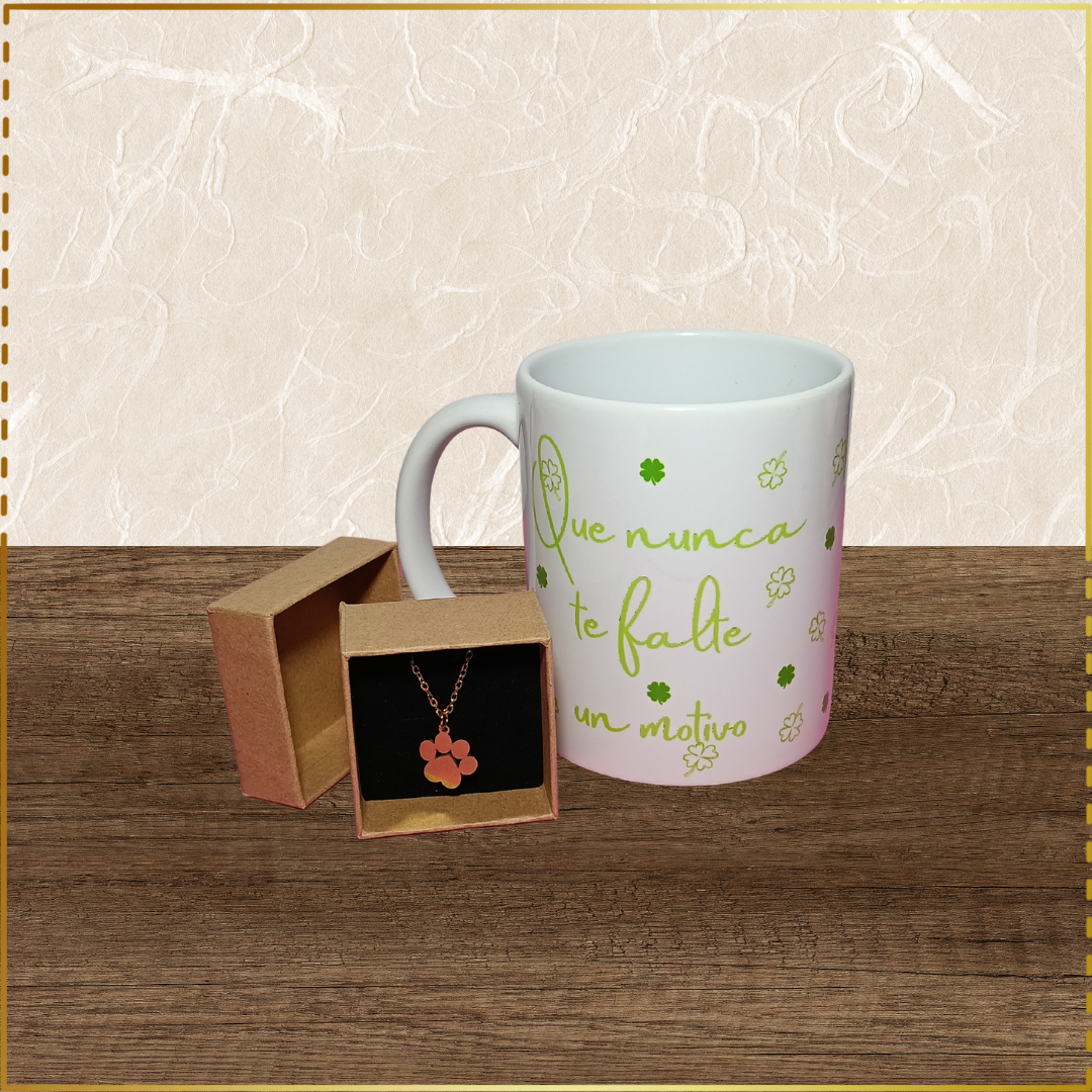 Pack regalo con taza personalizada y colgante de huella de mascota. Regalos DD