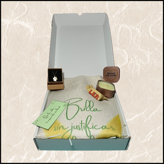 Pack regalo con bolsa tote personalizado, vela aromática personalizada y colgante de huella de mascota. Regalos DD