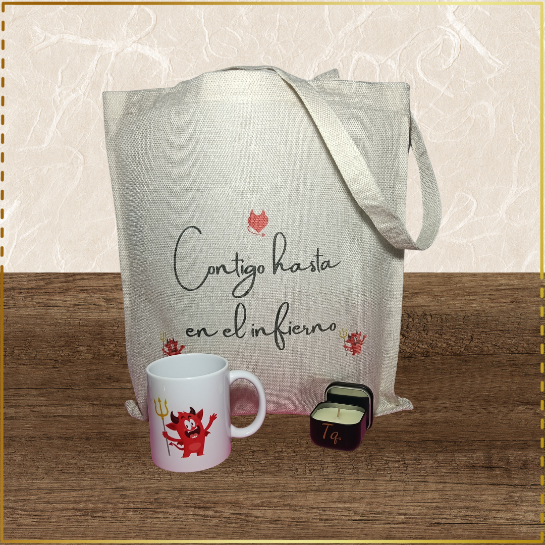 Pack regalo con taza personalizada, bolsa estilo tote personalizada y vela aromática personalizada. Regalos DD