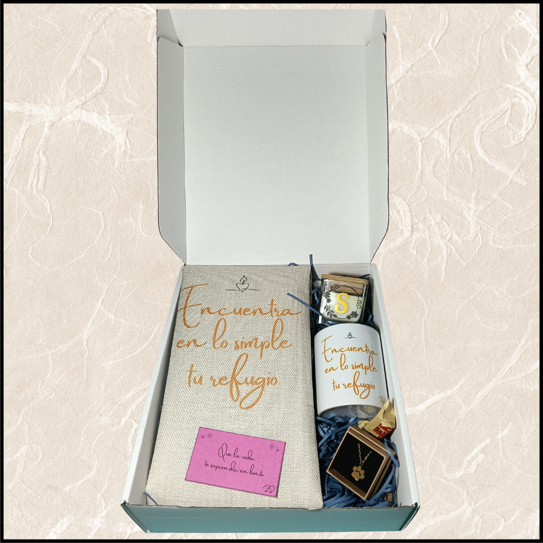 Pack regalo con taza personalizada, bolsa estilo tote personalizada, vela aromática personalizada y colgante de huella de mascota. Regalos DD